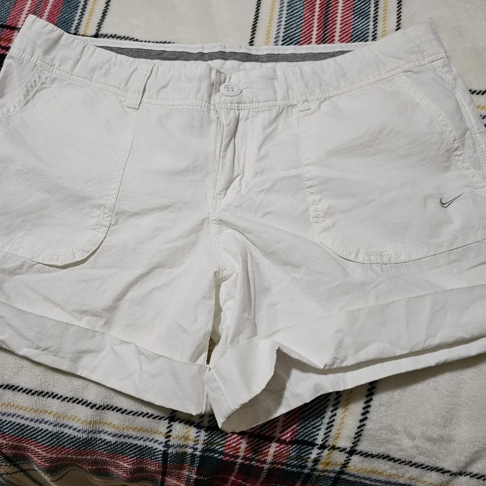 Womens White Nike shorts size 8 - Picture 3 of 6